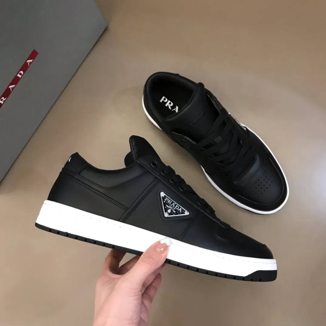 P380 Yuan 38-45 Prada Prada’s new men’s leather sports shoes, the highest version on the market, any comparison is welcome🆚! The original leather has excellent texture and is super high-end! Fetal sheep net lining imported from Italy, removable pad! Luxurious materials and fine workmanship, highly recommended!